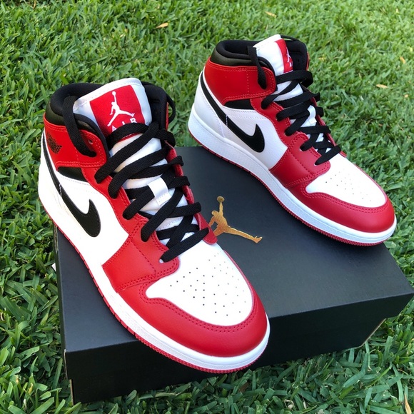 gym red 11s grade school